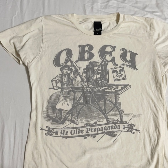 Obey Propaganda Graphic Tee - Picture 2 of 5